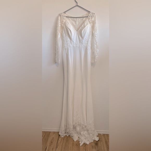 Azazie MISTIE Diamond White Mermaid V-Neck Sequins Crepe wedding Dress - Picture 8 of 12